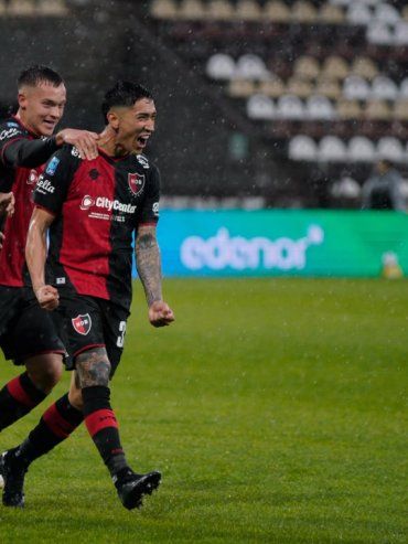Solari, tras su primer grito con la camiseta de Newells: Estoy contento por volver al gol
