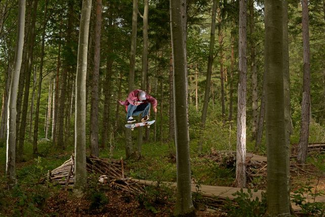 Mauro Iglesias se divirtió andando en skate por un bosque de Viena