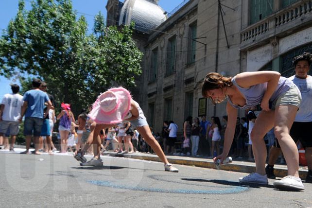 Los estudiantes secundarios festejaron en su último día de clases