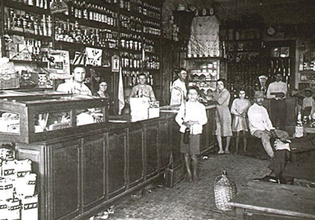 Clásico. Almacén de ramos generales en avenida 7 de Marzo y Candioti