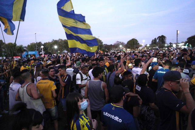 Incomprensible. Un par de horas antes del inicio el parque Alem fue copado por canallas sin control.