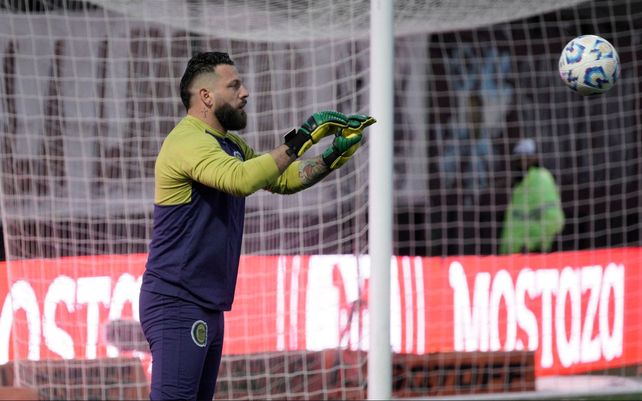 Fatura Broun lleva varios años seguidos en Arroyito y fue capitán hasta casi el final del Clausura. Le dio la cinta a Di María.