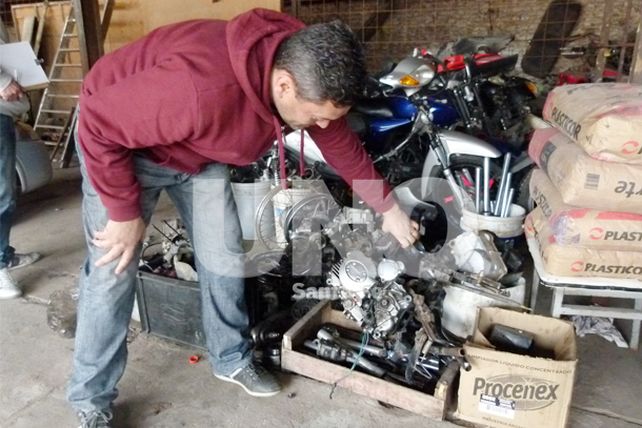 Secuestraron 12 motos en un taller clandestino de barrio Yapeyú