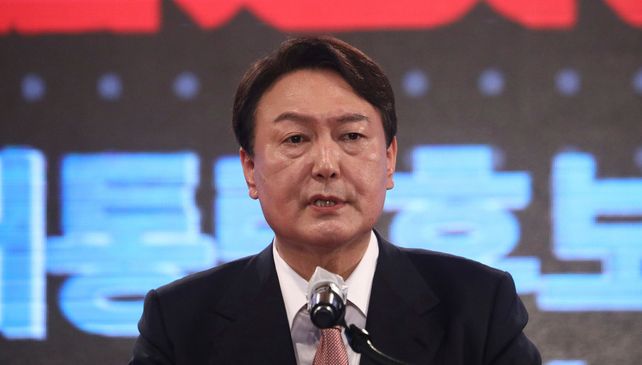 Yoon Suk Yeol.