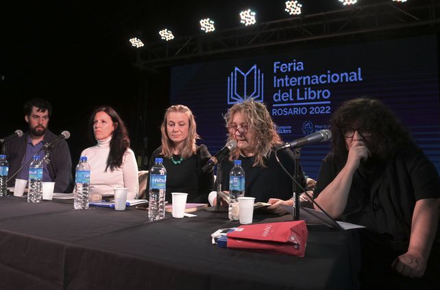 Con una mesa que reunió a editores