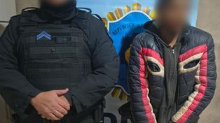 Uno de los detenidos durante el operativo.