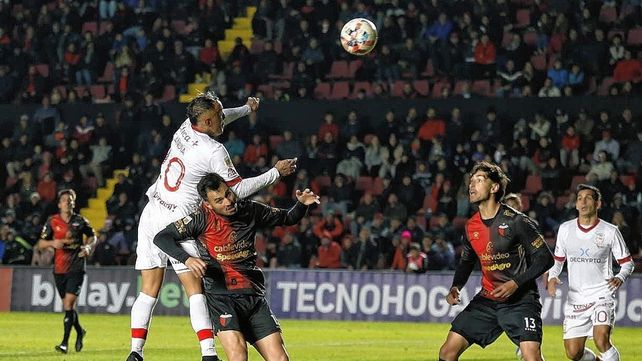 Colón y una derrota ante Huracán de local.