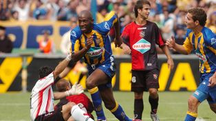 Wanchope se puso la pilcha auriazul en 2006 y el momento cumbre fue cuando Central se impuso 4 a 1 a Newell’s y anotó un gol.
