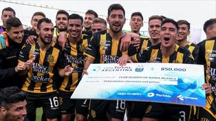 Olimpo fue un aluvión en el segundo tiempo y eliminó a Racing de la Copa Argentina