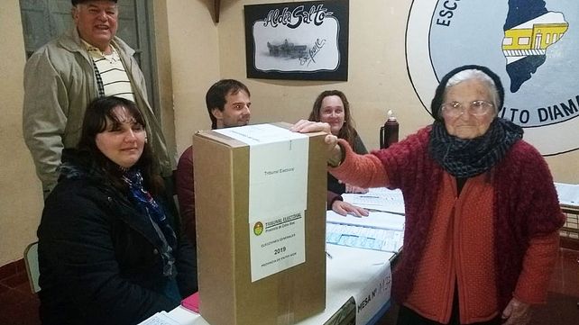 Abuela centenaria de Aldea Salto cumplió con su deber cívico