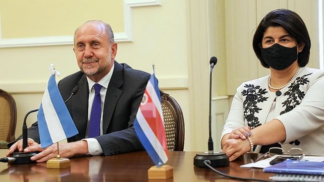 La provincia firmó un acuerdo de cooperación internacional para la ejecución y monitoreo de políticas públicas de igualdad