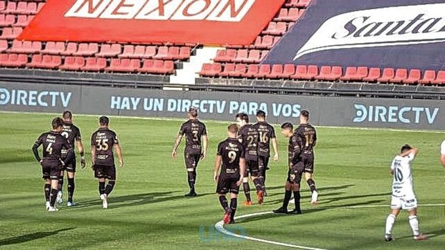 El plantel de Colón y la dirigencia continúan sin llegar a un acuerdo por el tema de los premios.