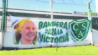 Aprevide prohibió una bandera de Evita en la cancha de Sarmiento