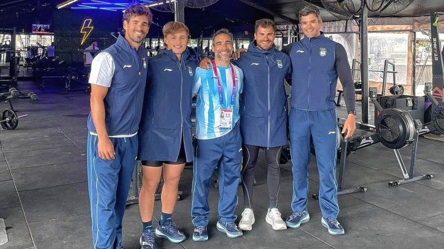 El equipo argentino de K4 500 de canotaje con el santafesino Rubén Rézola que competirá en la Setúbal.