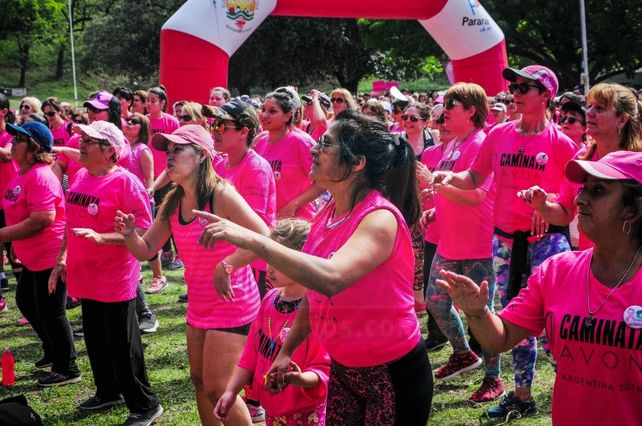 El Parque Urquiza se cubrió de rosa para concientizar sobre el cáncer de mama