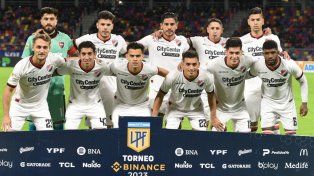 La alineación inicial de Newells en Santiago del Estero.