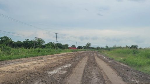 El Chaquito: vecinos reclaman el arreglo urgente del camino de acceso ante el riesgo de quedar aislados por la creciente