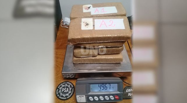 La droga secuestrada de la bodega del colectivo.