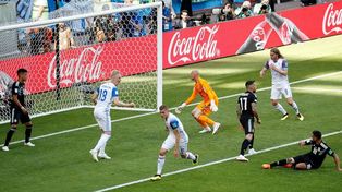 Las redes ardieron contra Caballero en el empate de Islandia