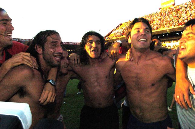 Los jugadores armaron una gran fiesta en la cancha del rojo.