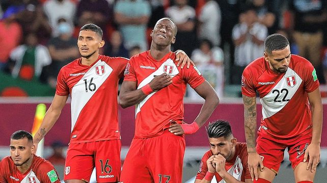 Luis Advíncula mostró todo su dolor con un conmovedor mensaje luego de errar un penal en la caída de Perú ante Australia.