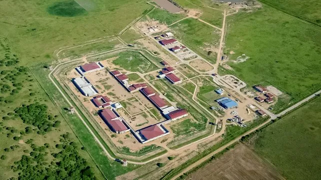 Bullrich visitó las obras en la cárcel federal de Coronda y confirmó que estará terminada en diciembre