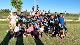 Ciclón Racing sumó el tercer triunfo y manda en el torneo Apertura.