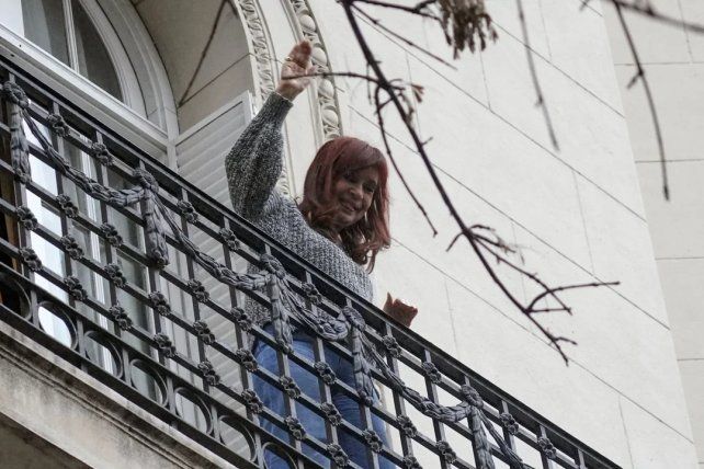 Cristina Kirchner cuestionó a Milei por la fuga de divisas y la falta de inversión: Resultado mata relato Cristina Kirchner cuestionó a Milei por la fuga de divisas y la falta de inversión: Resultado mata relato