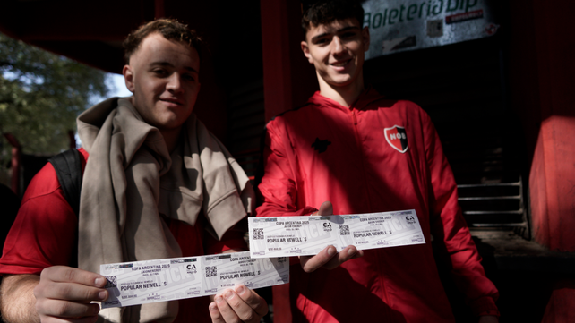 Hinchas de Newell's llegaron hasta el Coloso para comprar las entradas para el partido por la Copa Argentina.
