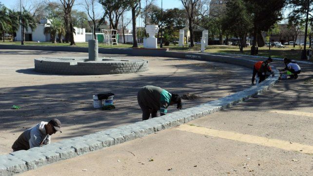 Temporada de verano: comenzó el mantenimiento del Parque del Sur y el Parque Garay