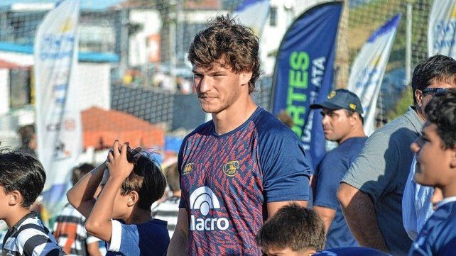 El santafesino Manuel Bernstein en Mar del Plata con el plantel de Pampas.