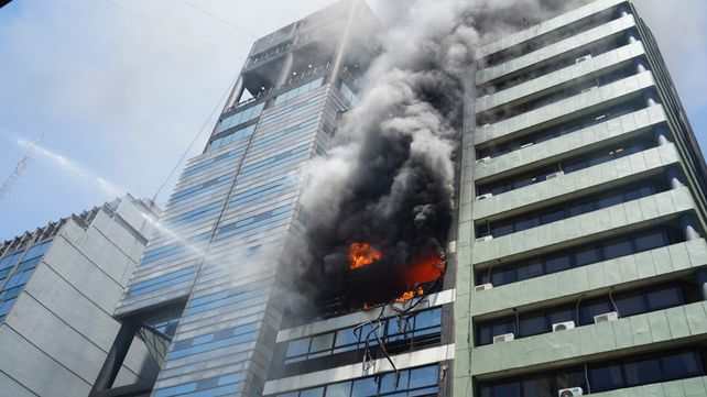 Se incendió edificio aledaño a la Secretaría de Trabajo