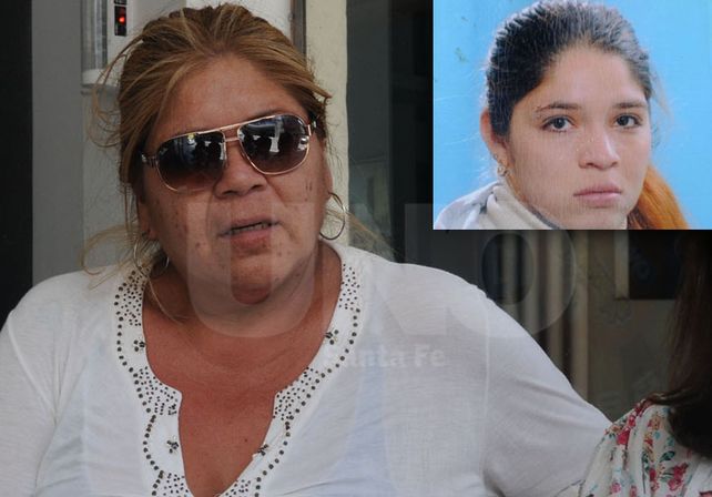 Con mucha entereza. La madre de la joven asesinada junto a Liliana Loyola