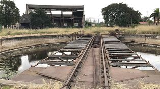 Mesa giratoria ubicada en la Estación San Cristóbal (Ramal C) del Ferrocarril Belgrano en la Provincia de Santa Fe, Argentina. Autor: Franco Alejandro Vissani. Wikimedia.