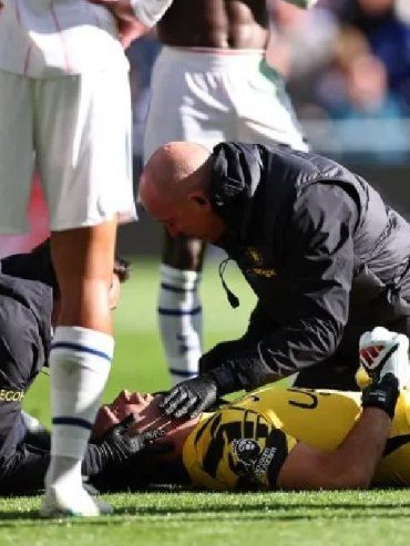 Cómo está Dibu Martínez tras el golpazo que asustó a todos en Chelsea