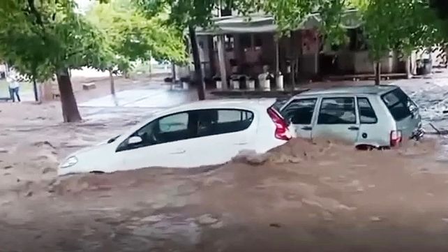 Las precipitaciones en Mendoza alcanzaron los 60 milímetros. Se registraron más de 360 incidencias debido al desborde de cauces y canales