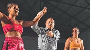 La Panterita Lescano brilló en una gran noche de box en el Gimnasio Municipal.