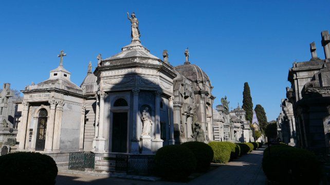 El cementerio conserva la obra completa del Luis Fontana