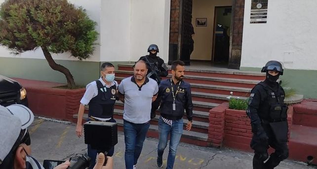 Cositorto este martes es retirado de la Policía Federal en Buenos Aires para ser llevado a Córdoba.