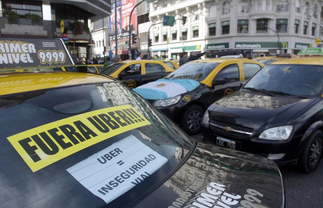 El juez Luis Zelaya &nbsp;sostuvo que los conductores que se &nbsp;adhieran a la aplicación Uber lo que hacen es una actividad &nbsp;comercial lícita