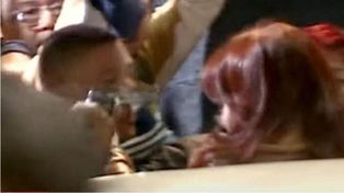 Le intentaron disparar a Cristina Kirchner.&nbsp; (Foto: captura de TV).