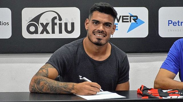 Axel Rodríguez firmó este lunes por la noche su vínculo con Patronato.