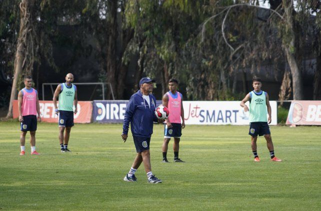 Miguel Russo tuvo tuvo la chance de ver a los jugadores en movimiento. Central se prepara en suelo chileno.