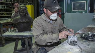 Recambio. En los talleres municipales se trabaja para reemplazar las piezas originales por imitaciones de bajo valor material.