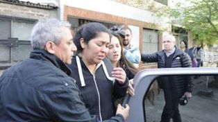 Un joven ebrio dio una vuelta con el auto del padre y mató a un bebé que jugaba en la acera