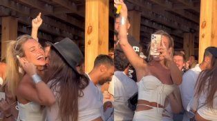 En el video, inmediatamente compartido y que es tendencia en las redes sociales, se ve a Camila en una zona VIP del balneario, acompañada por amigas, y atenta a lo que un grupo de jóvenes cantó a pocos metros de ella: Ole, le, Ola, lá, Tini se la come, Cami se la da, decía la letra.