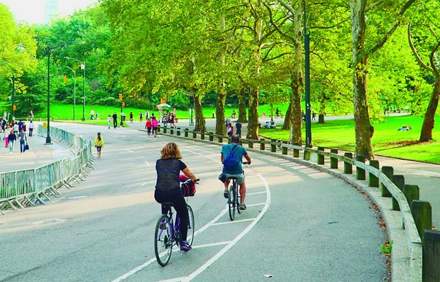 Millones de turistas se aventuran a este ciudad para disfrutar de sus extensos parques y propuestas recreativas.