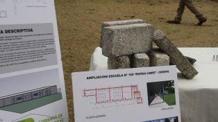 Crespo: empezó la obra de ampliación de una escuela con ladrillos PET