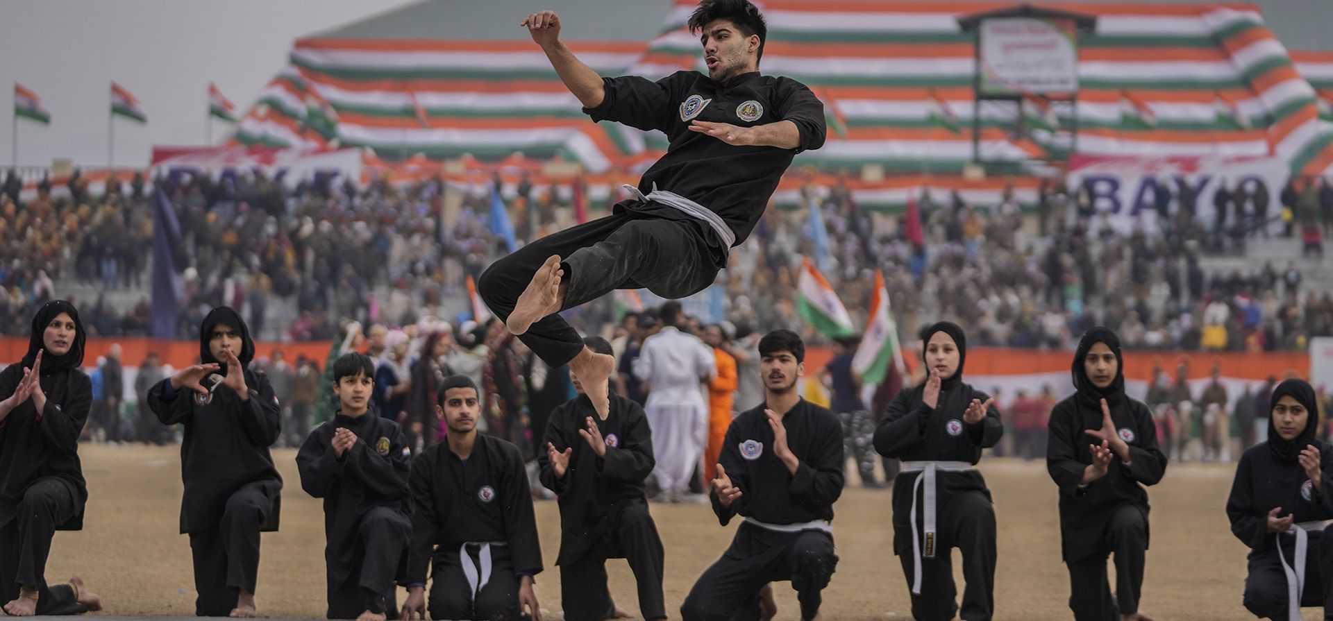 Estudiantes actúan durante el desfile del Día de la República en Srinagar, Cachemira controlada por India, el viernes 26 de enero de 2024. (Foto AP/Mukhtar Khan) Estudiantes actúan durante el desfile del Día de la República en Srinagar, Cachemira controlada por India, el viernes 26 de enero de 2024. (Foto AP/Mukhtar Khan)