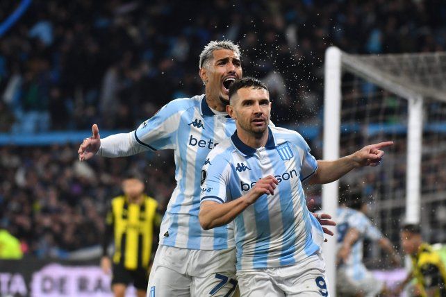 Racing ganó con dos goles de Maravilla y otro de Pardo.
